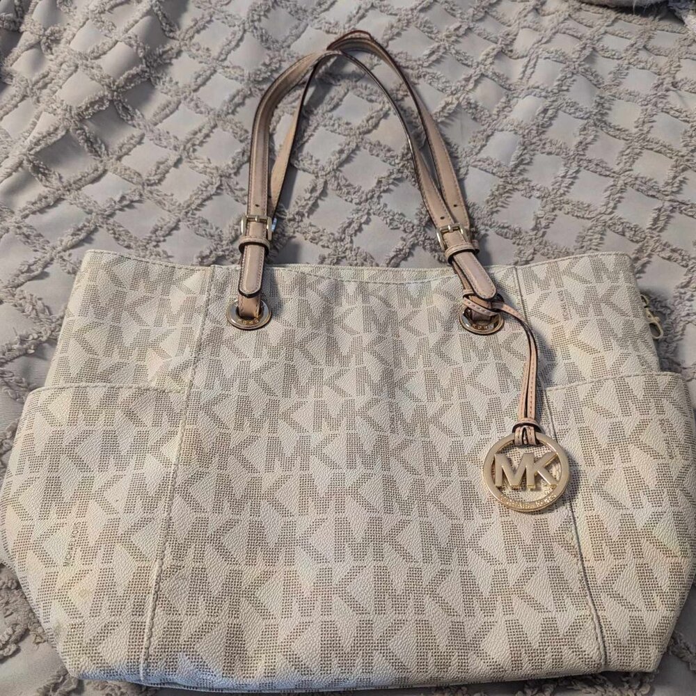 Michael Kors Signature Tote - Spacious & Organized